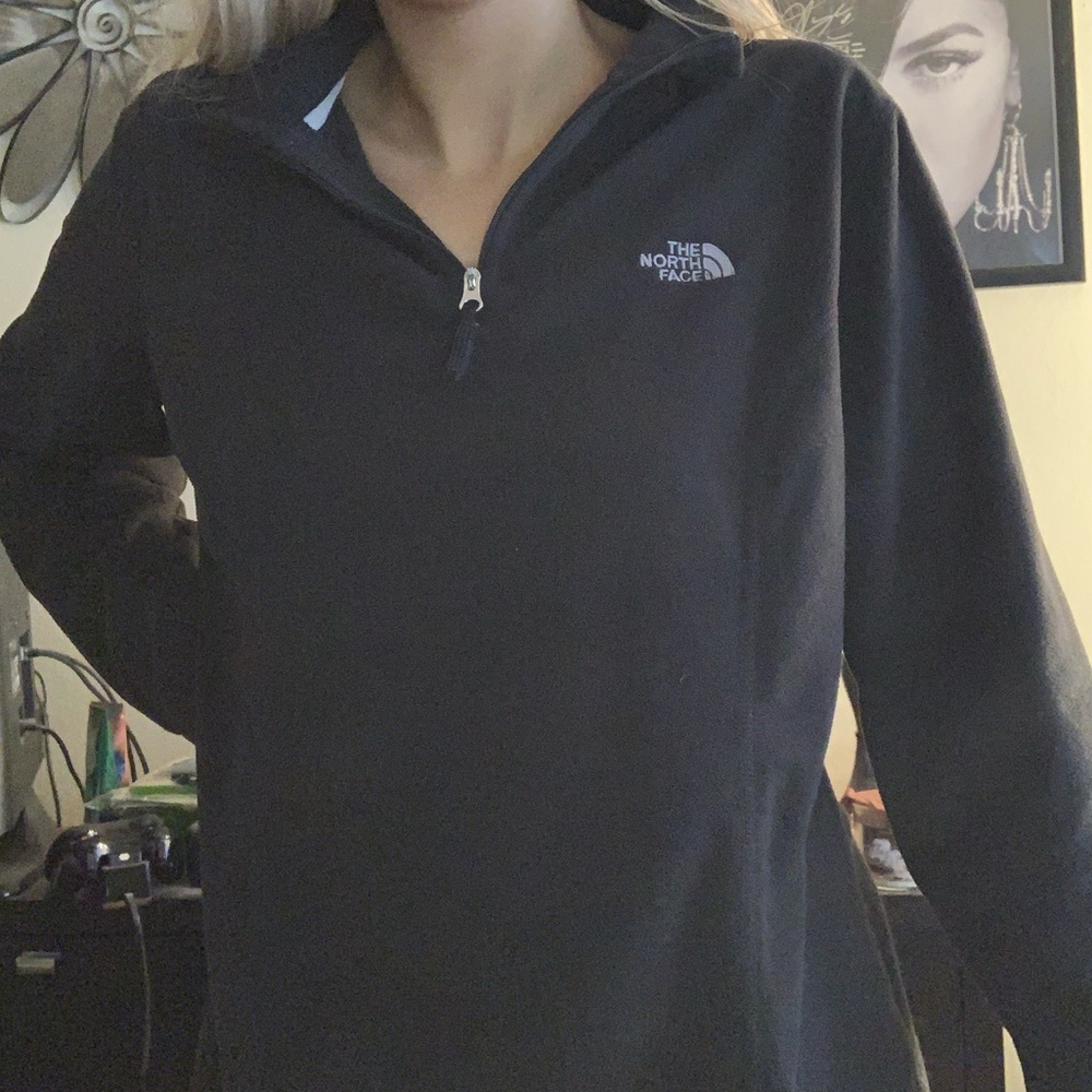 Woman’s The North Face Black Fleece Zip Up - XL